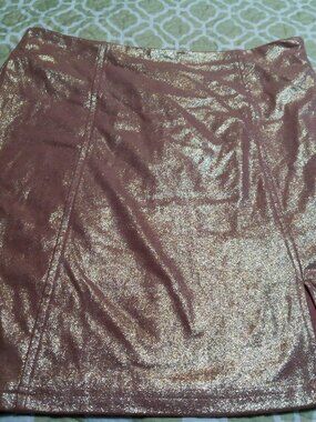 MAINSTRIP METALLIC SKIRT PEACHY MAUVE COLOR SIZE MED NEW WITHOUT TAGS